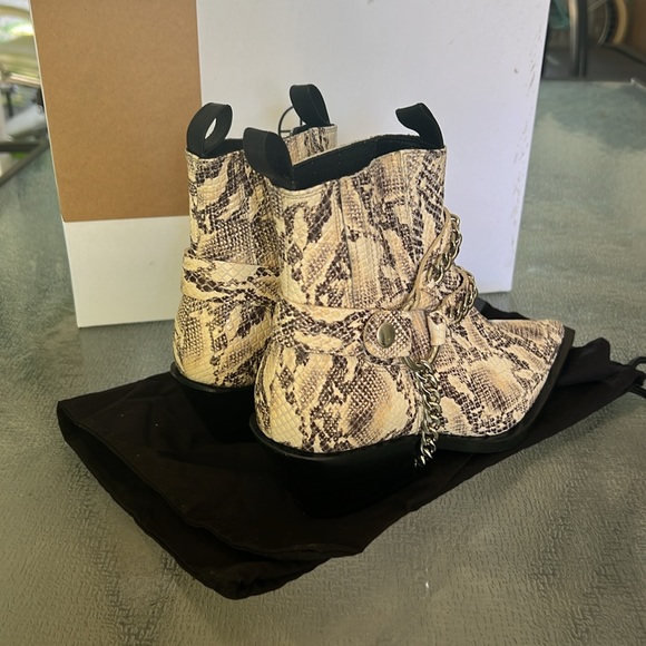 - Anine Bing Ankle Boots - Picture 9 of 12